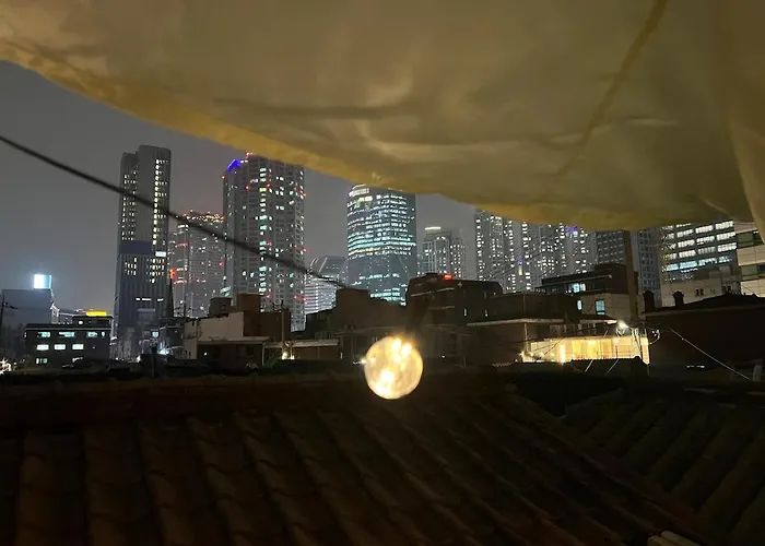 신규오픈#3룸 4베드#용산역#서울역#공항버스도보3분#남산타워#별장#가족#단체#루프탑#하이브 Apartamento Seul